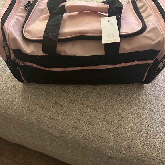 Chic Pink and Black Women's Gym/Sports/Travel Bag New - Picture 7 of 7